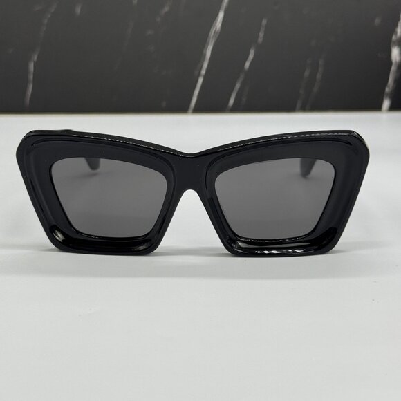 NEW LOEWE LW40145F 01A WOMEN SUNGLASSES BLACK CAT EYE LOEWE EYEWEAR LW40145I 01A - Picture 3 of 10